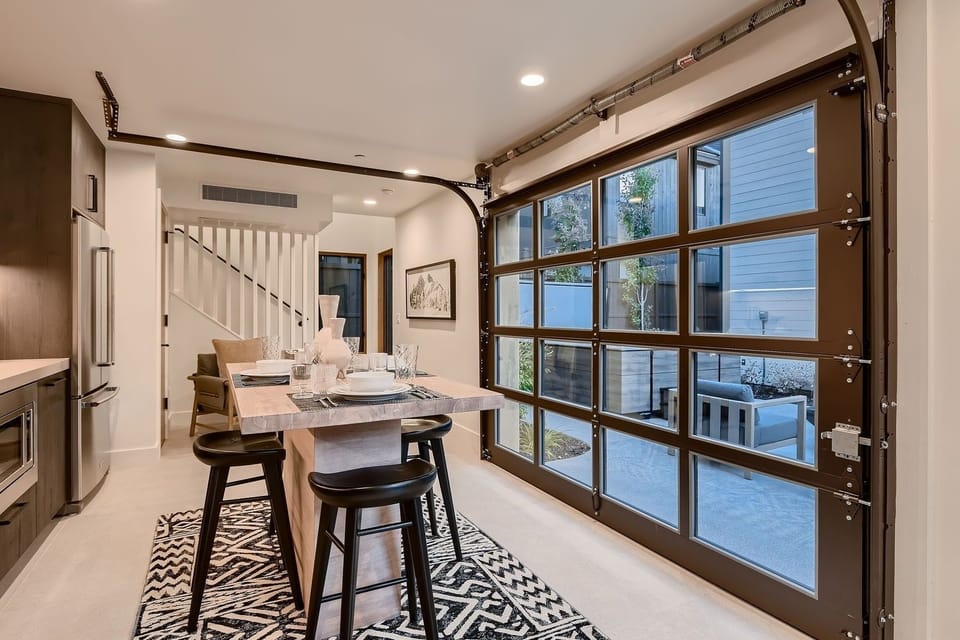 House, 6 Bedrooms | Dining
