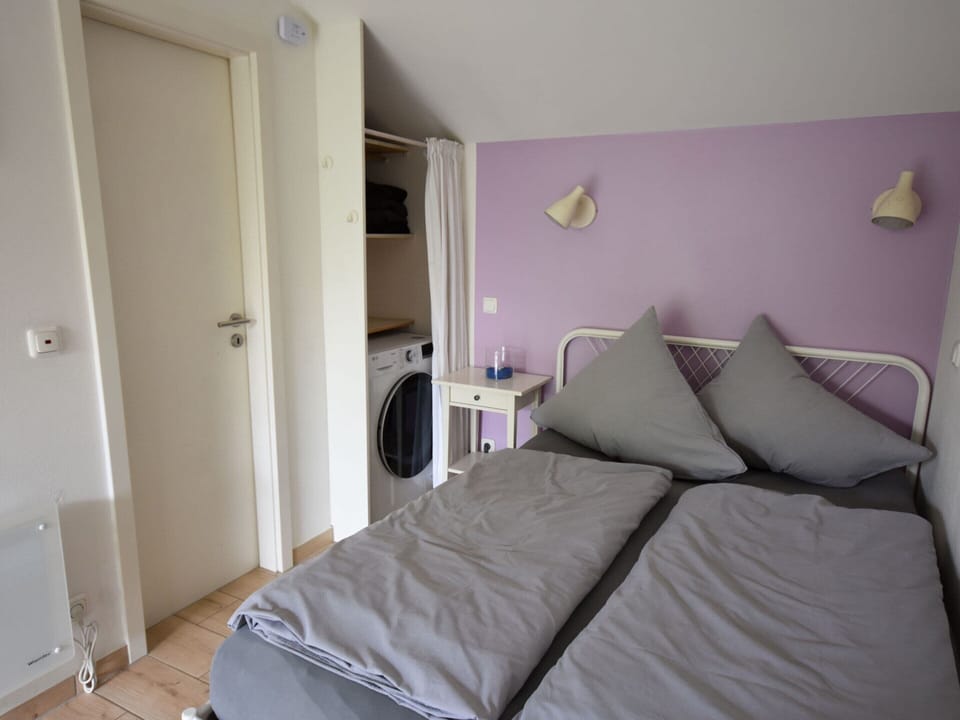 House | 1 bedroom, individually furnished, bed sheets