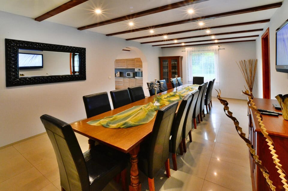 Villa | Dining