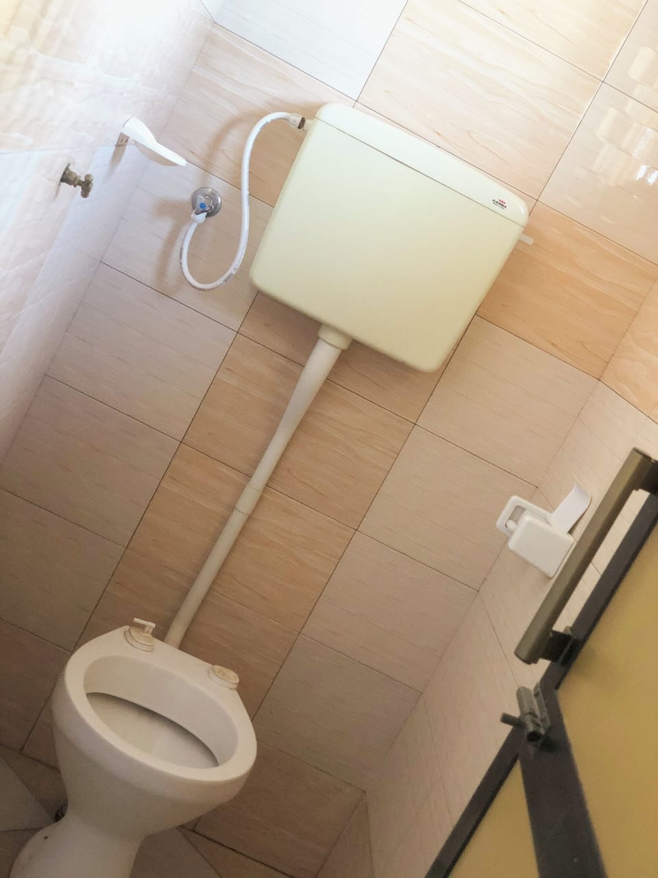 Standard Double or Twin Room | Bathroom | Towels, soap, toilet paper