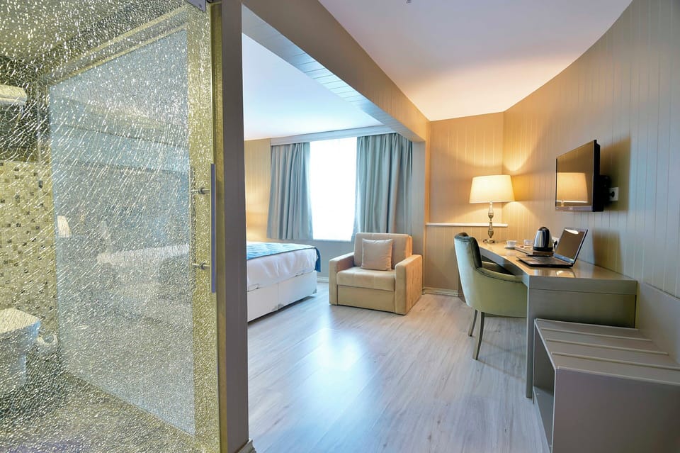 Family Quadruple Room | In-room safe, soundproofing