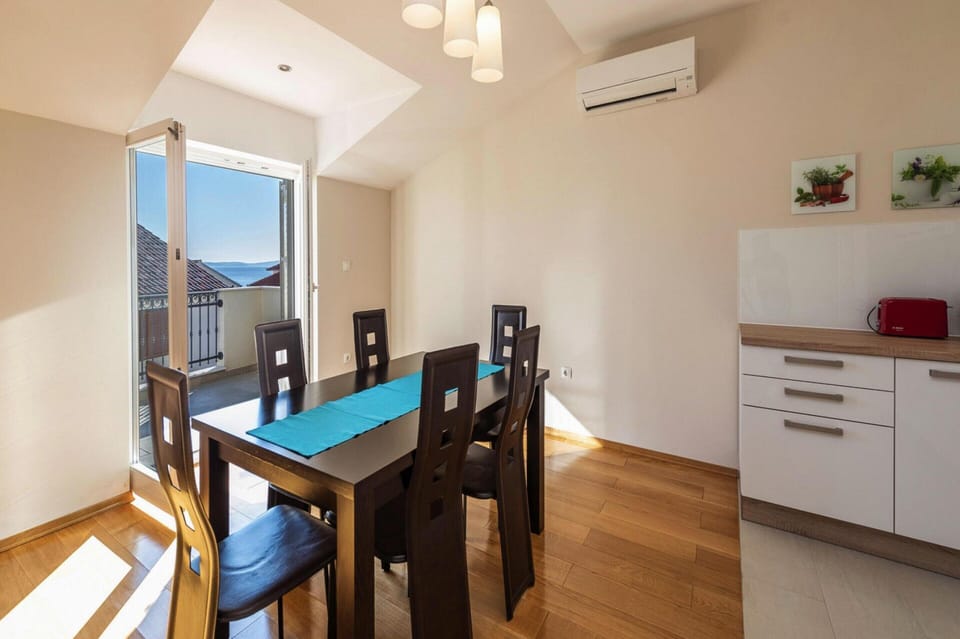 House | Dining
