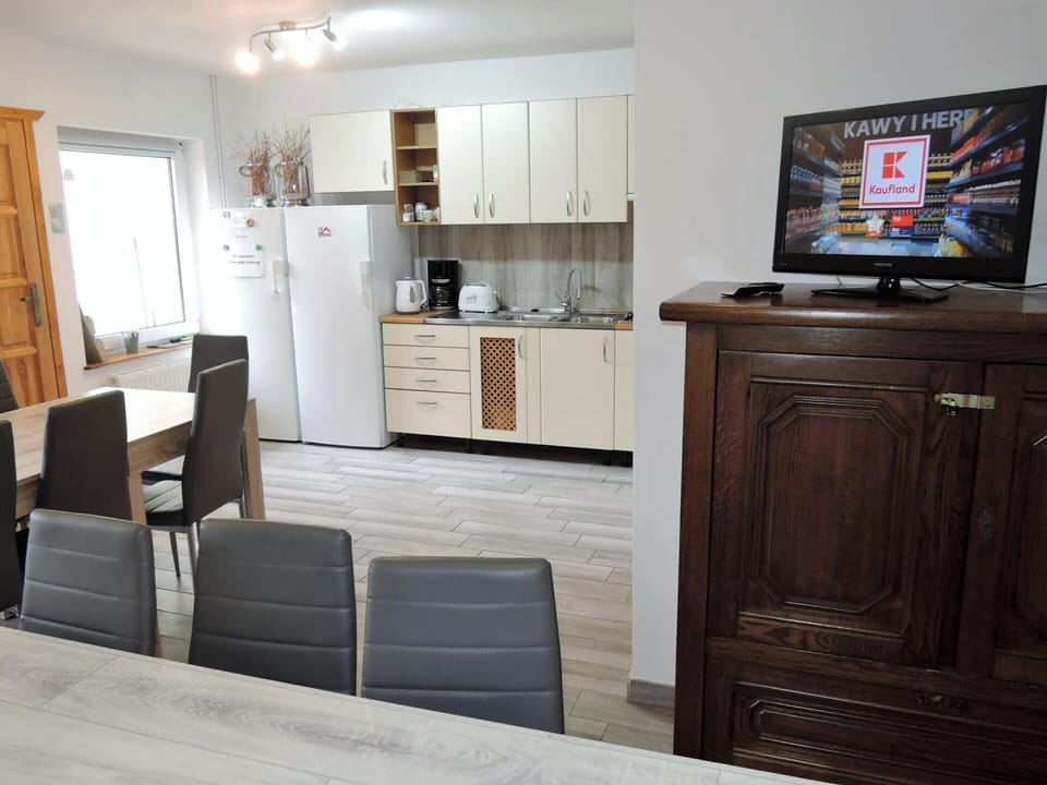 House | Private kitchen | Electric kettle, toaster, highchair