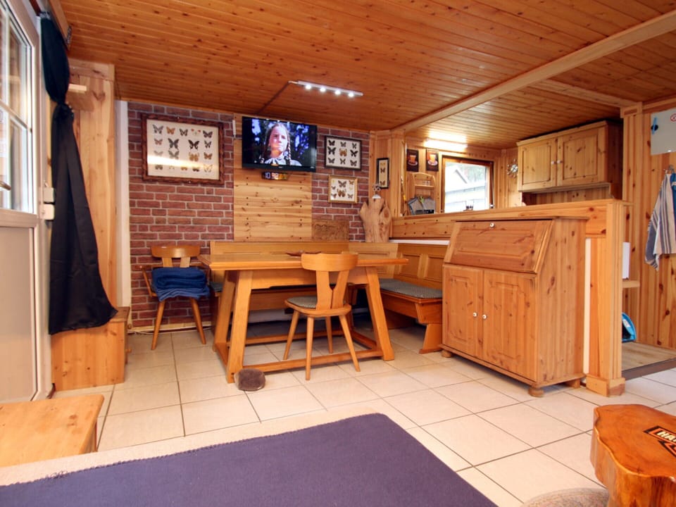 Bungalow | Dining