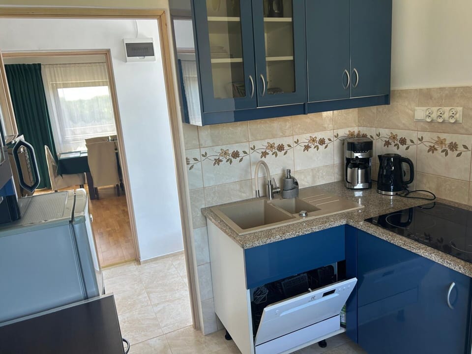Apartment | Private kitchen | Electric kettle, toaster