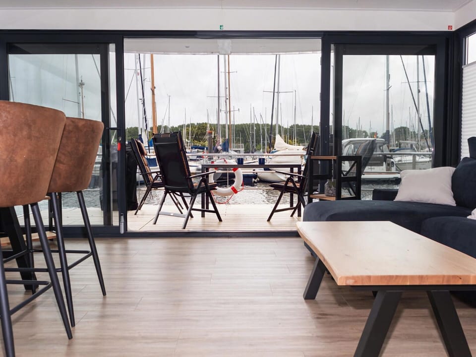 Mobile Home | Dining