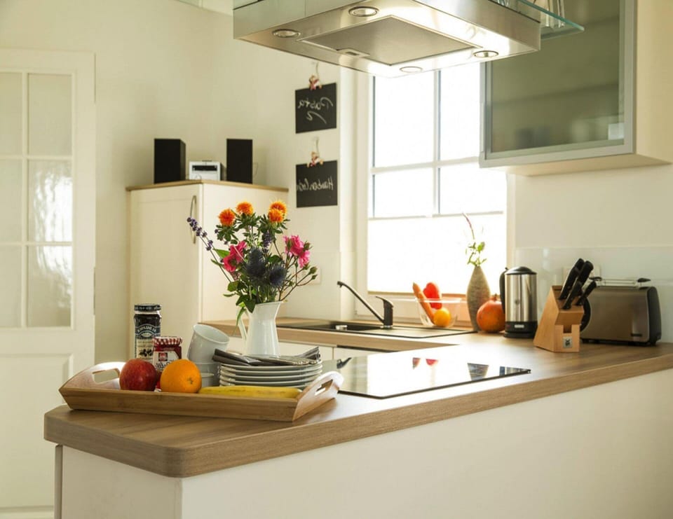 House | Private kitchen | Electric kettle, toaster, highchair