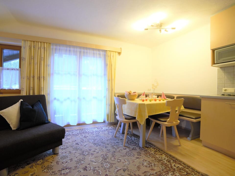 Apartment | Dining