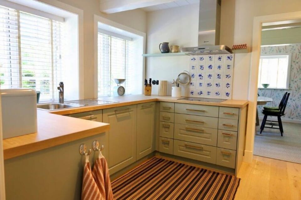 Apartment | Private kitchen | Electric kettle, toaster