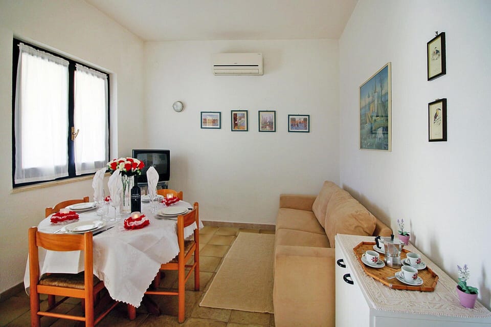 Apartment | Dining