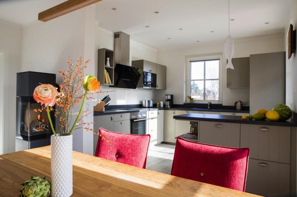 House | Private kitchen | Electric kettle, toaster, highchair