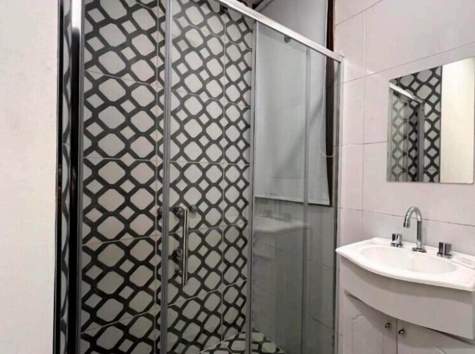 Standard Double Room | Bathroom | Shower, free toiletries, hair dryer, towels