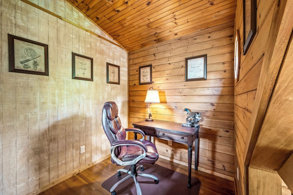 Fontana Peak has a comfortable work area for any remote work that you need to do while away! 