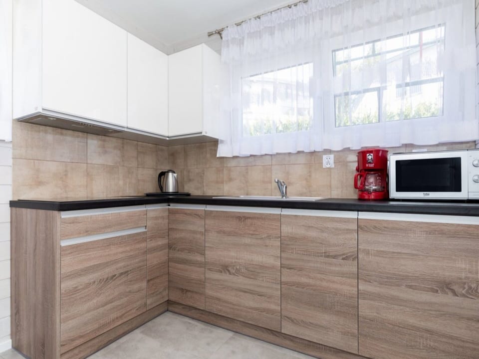 House | Private kitchen | Electric kettle, highchair
