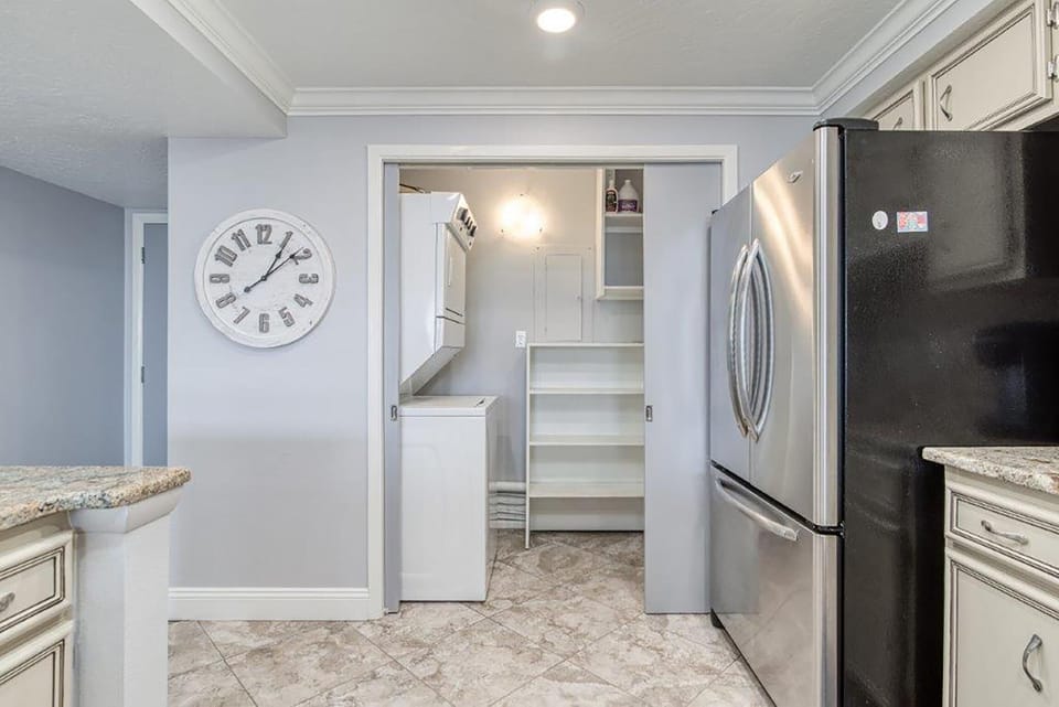 Condo, Multiple Beds (Shoreline Towers 3035) | Interior