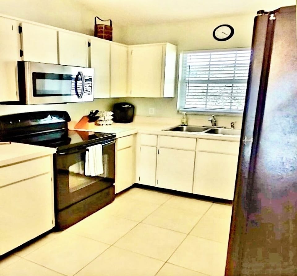 Fully equipped kitchen