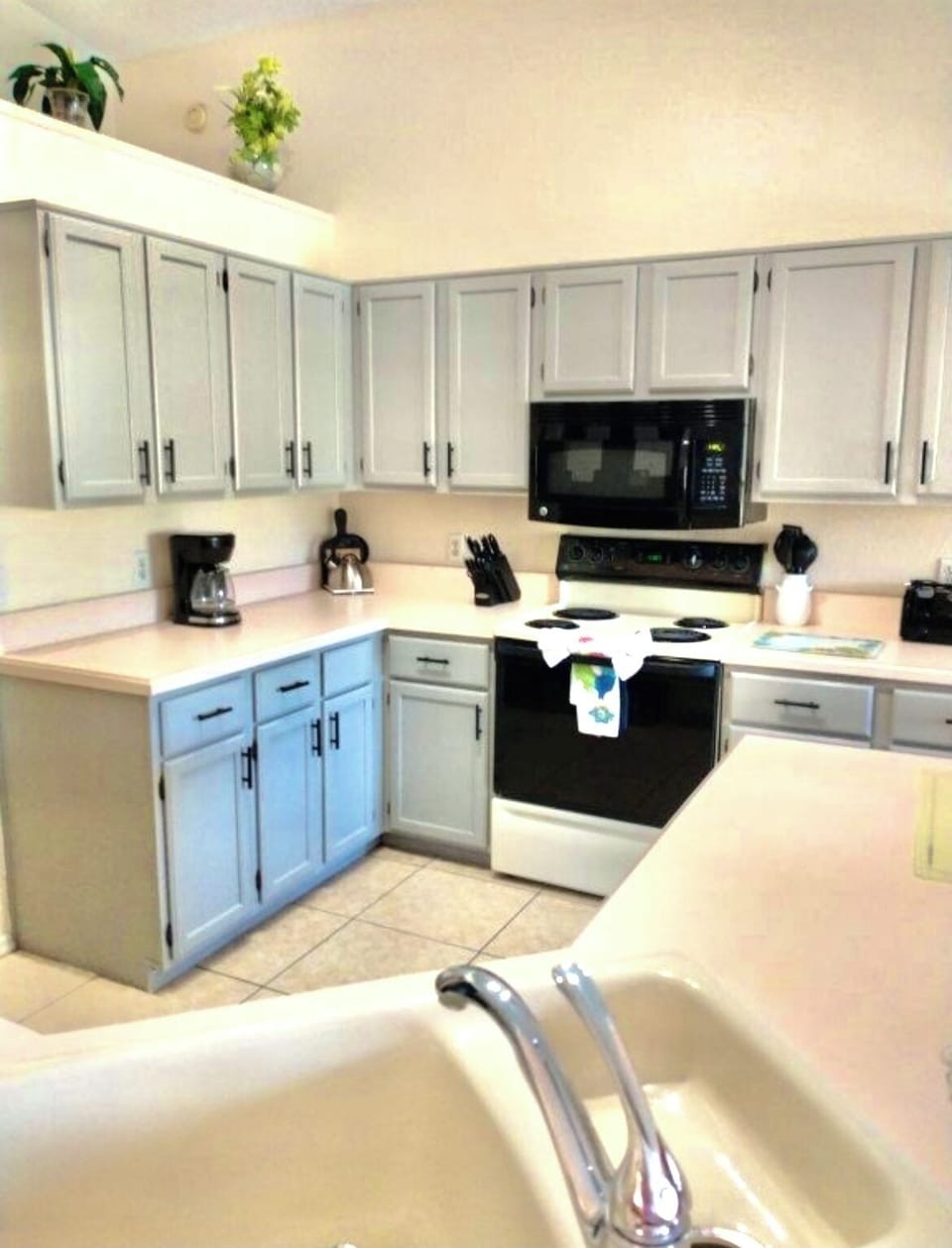 The kitchen has all the appliances that you could need
