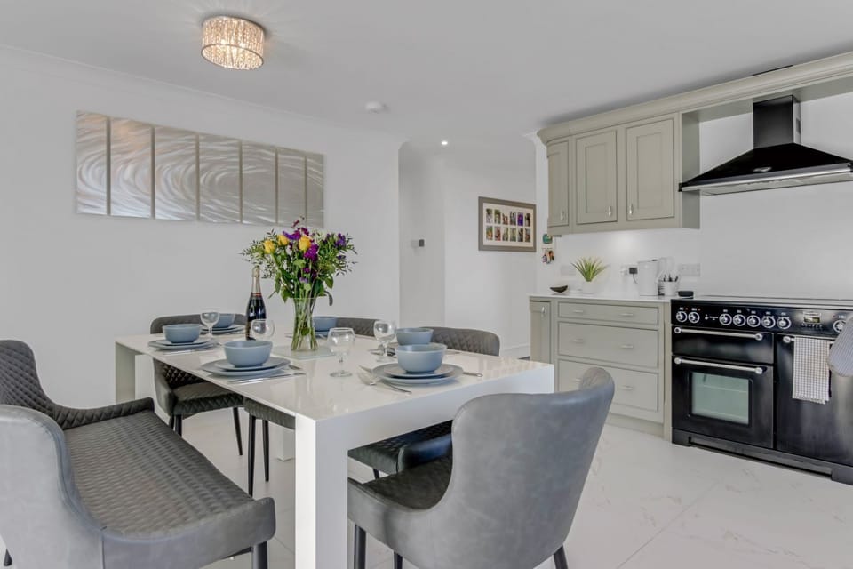 Woolacombe Bay View Kitchen Dining Area