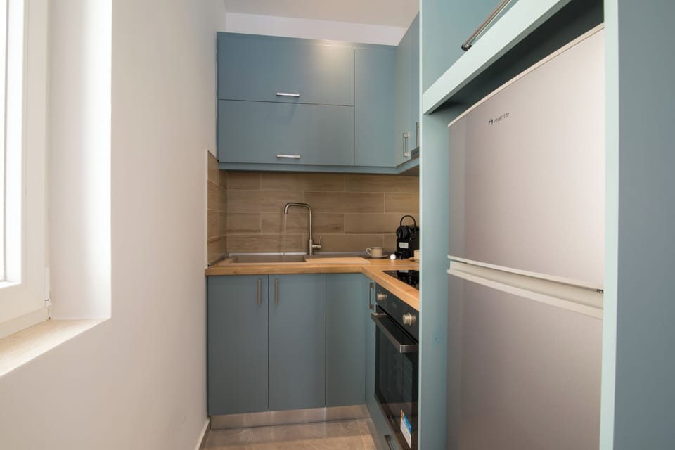 Electric kettle, toaster