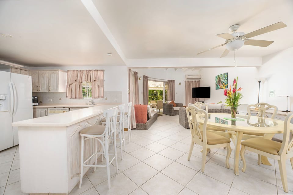 Poolside Living Dining area