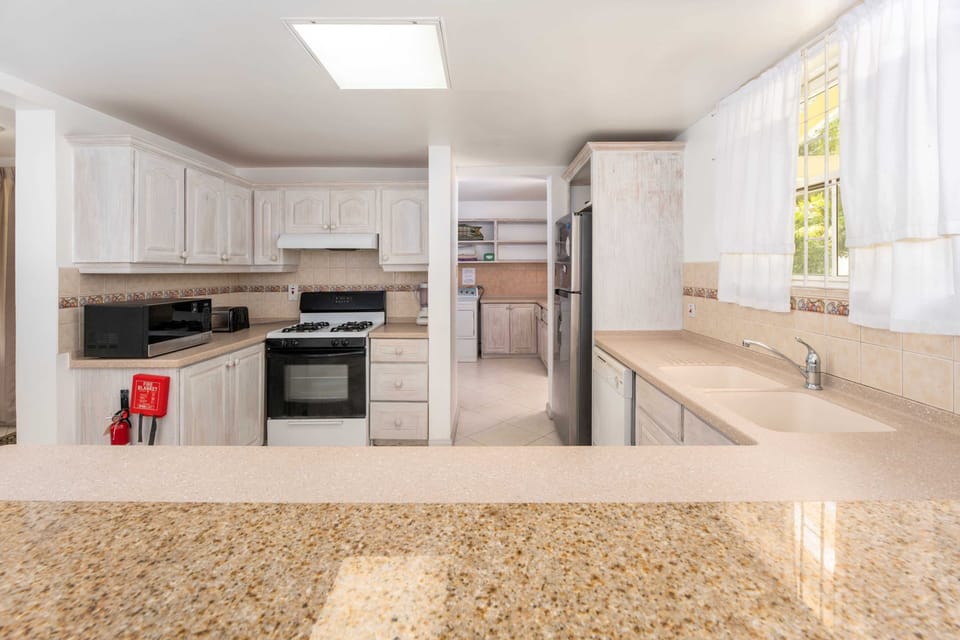 full kitchen