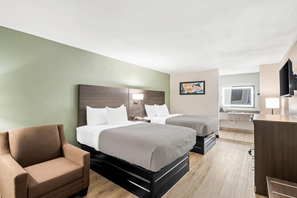 Iron/ironing board, free WiFi, bed sheets
