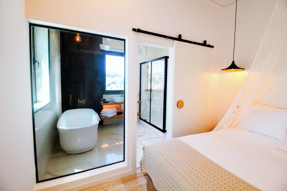 Premium Double Room, River View | Bathroom | Hair dryer, bathrobes, slippers, towels