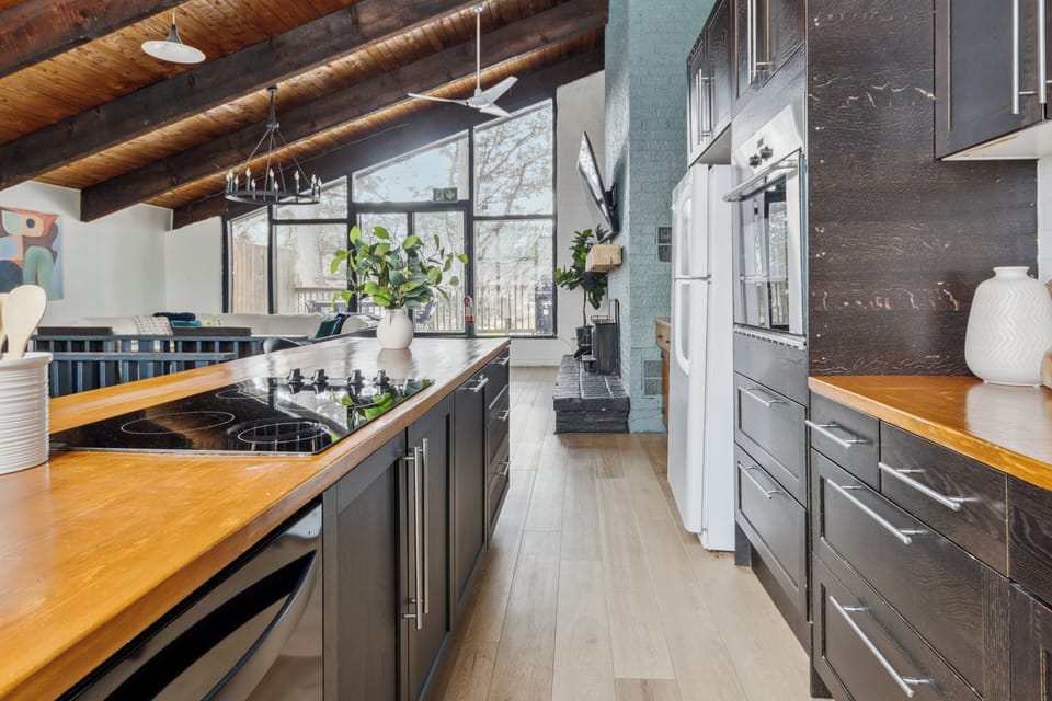 218 Arlberg (Pets Allowed) | Private kitchen | Full-size fridge, microwave, oven, stovetop