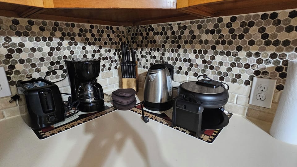 kitchen amenities (coffe maker, waffle maker, toaster n hot water pot)