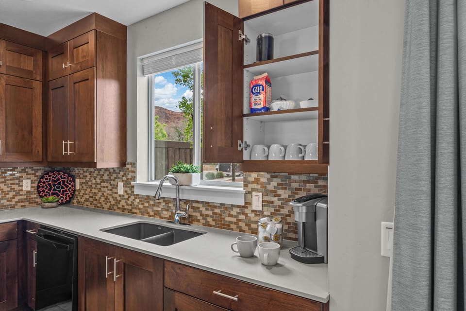 Luxury House, Mountain View | Private kitchen | Full-size fridge, microwave, oven, stovetop