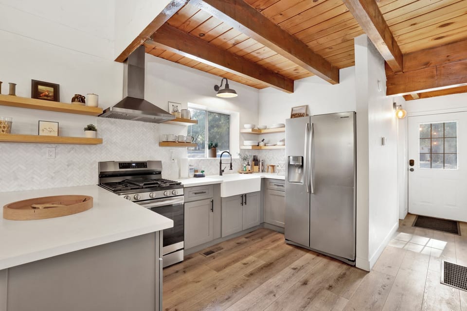Cabin, Multiple Beds, Hot Tub, Mountain View | Private kitchen