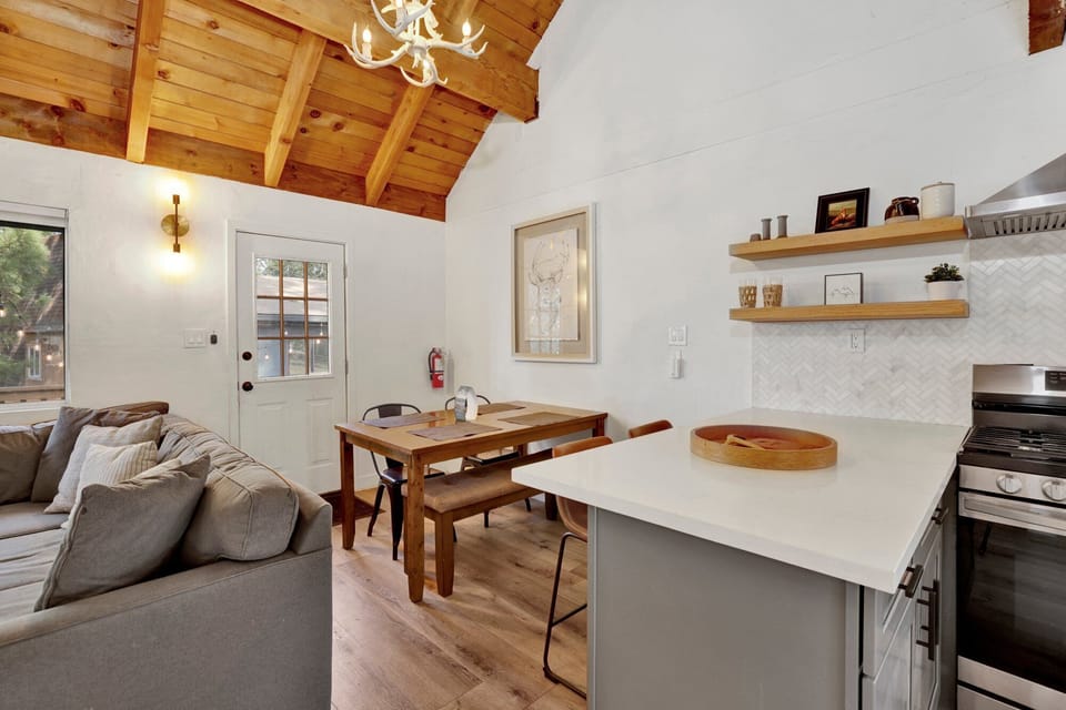 Cabin, Multiple Beds, Hot Tub, Mountain View | Interior