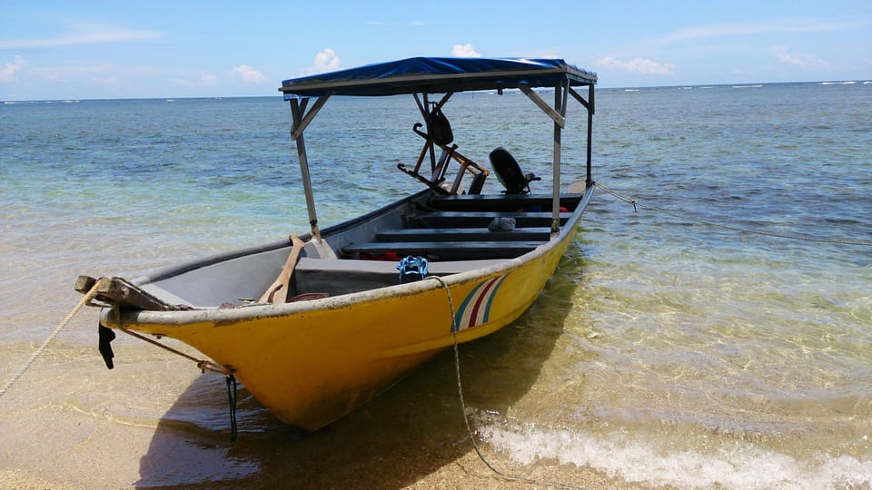Snorkeling boat in Cahuita National Park
