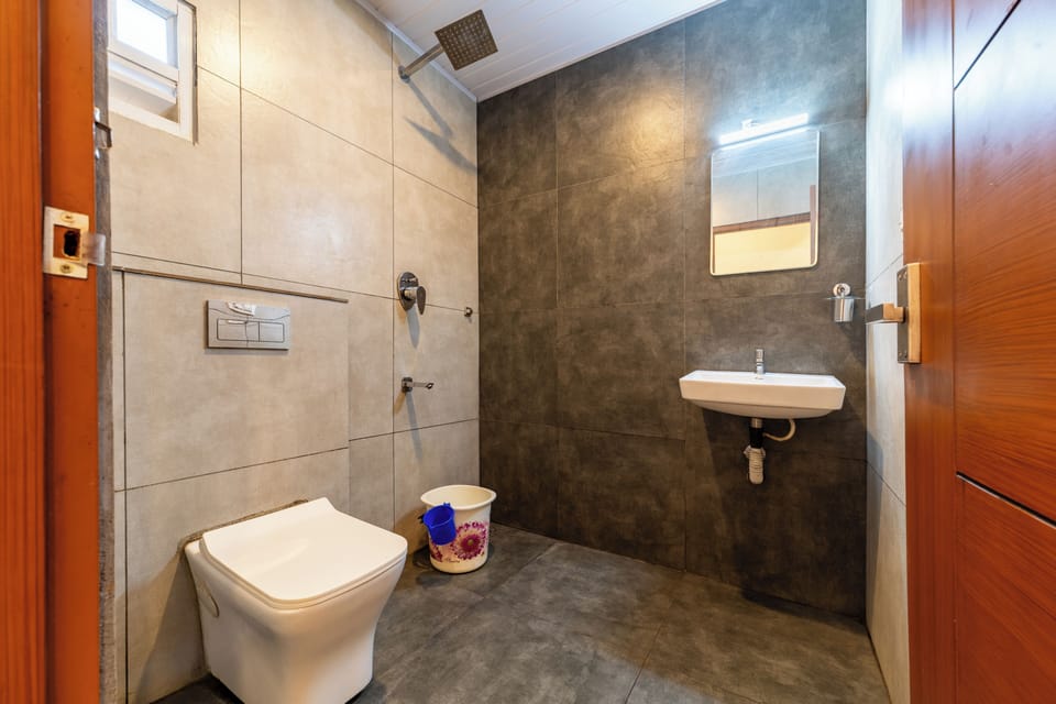 Deluxe Double Room | Bathroom | Bidet