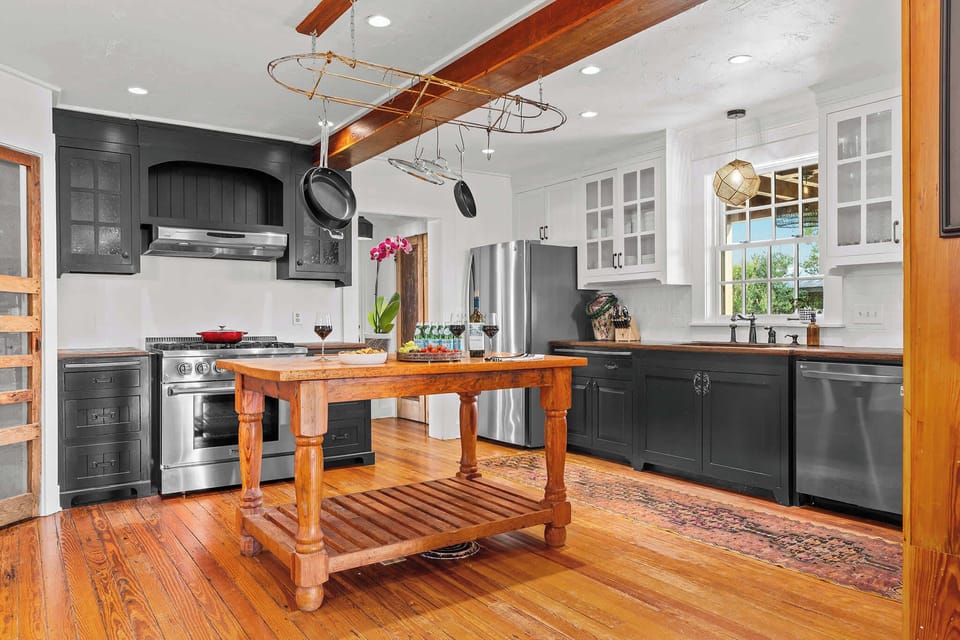 Full kitchen