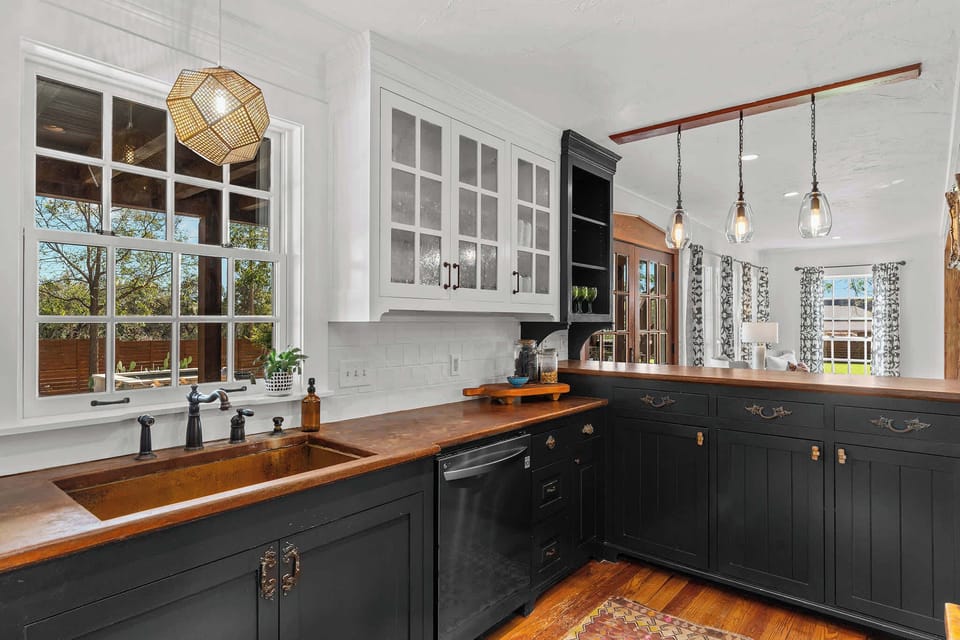 Full kitchen