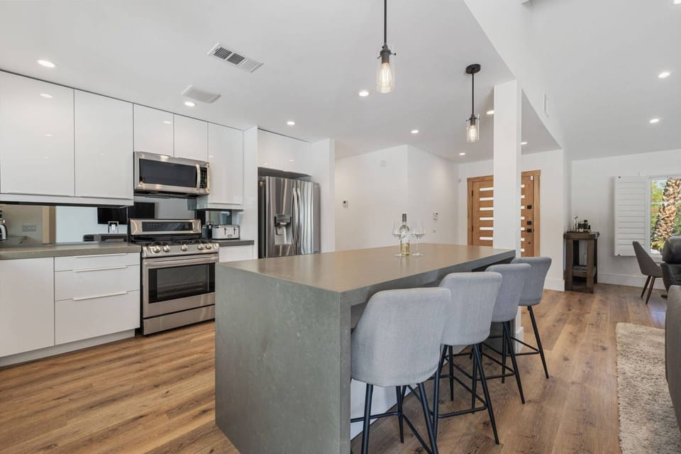 Kitchen is Ample and Well-stocked!