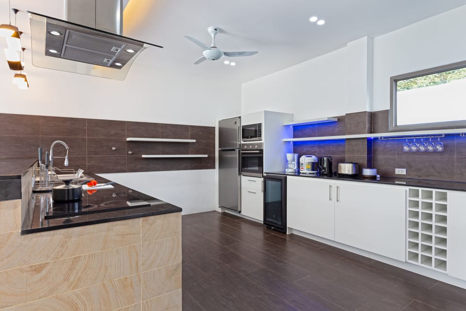 Design Villa, 4 Bedrooms, Pool View | Private kitchen