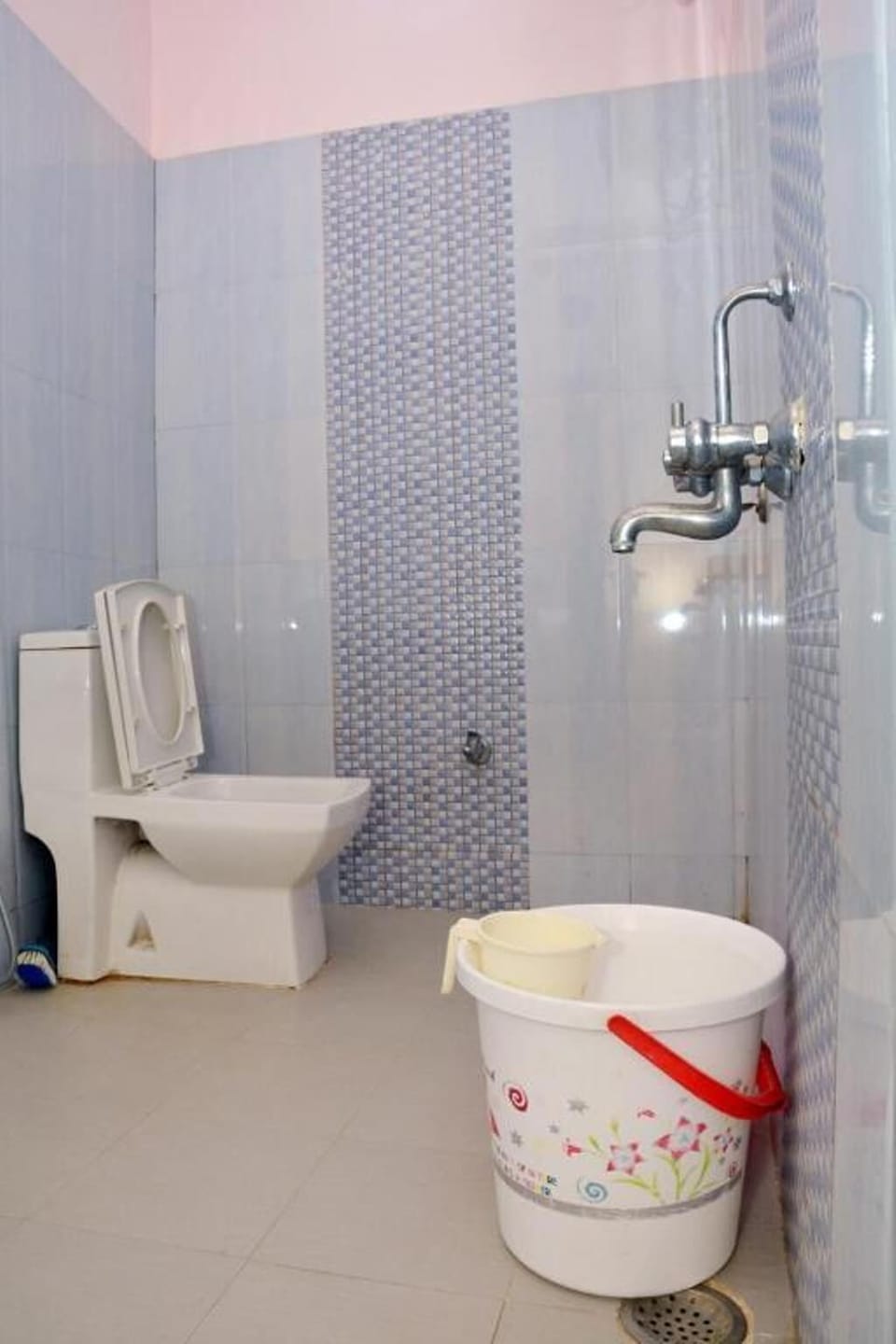 Shower, towels, soap, shampoo
