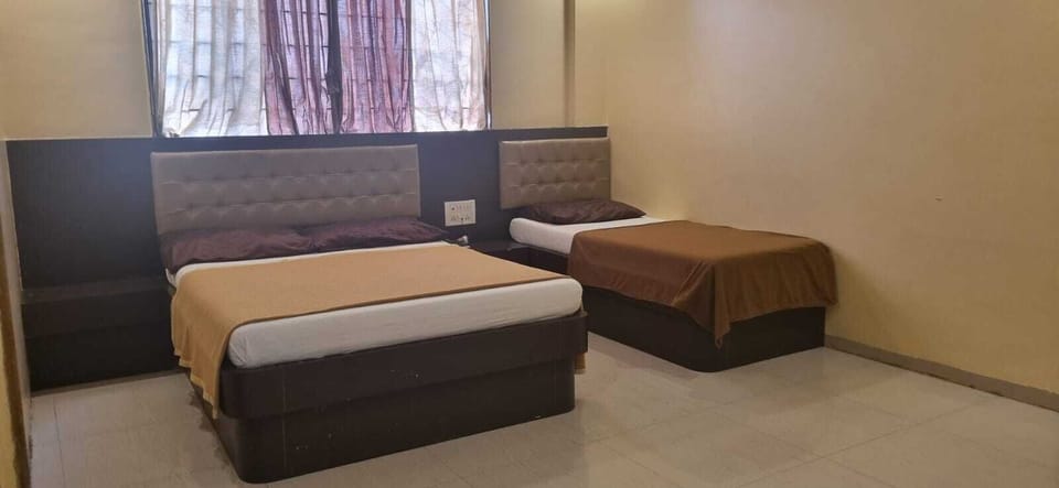 Standard Triple Room | Desk, free WiFi