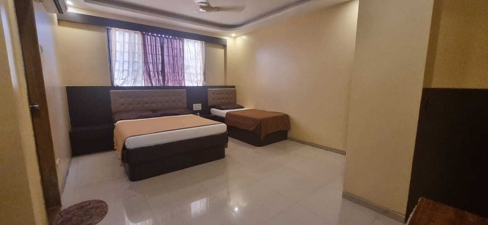 Standard Triple Room | Desk, free WiFi