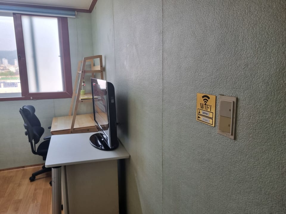 Basic Single Room | Free WiFi