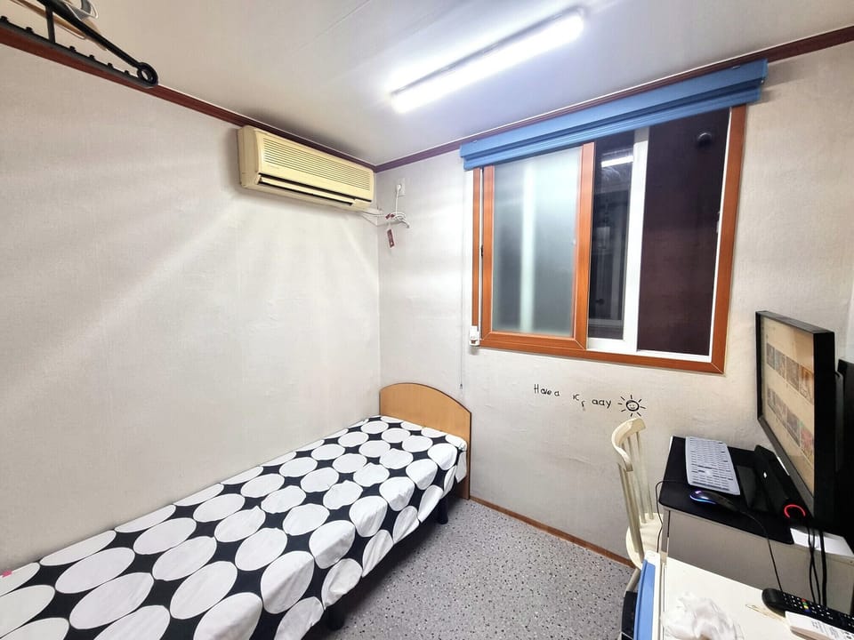 Basic Single Room | Free WiFi