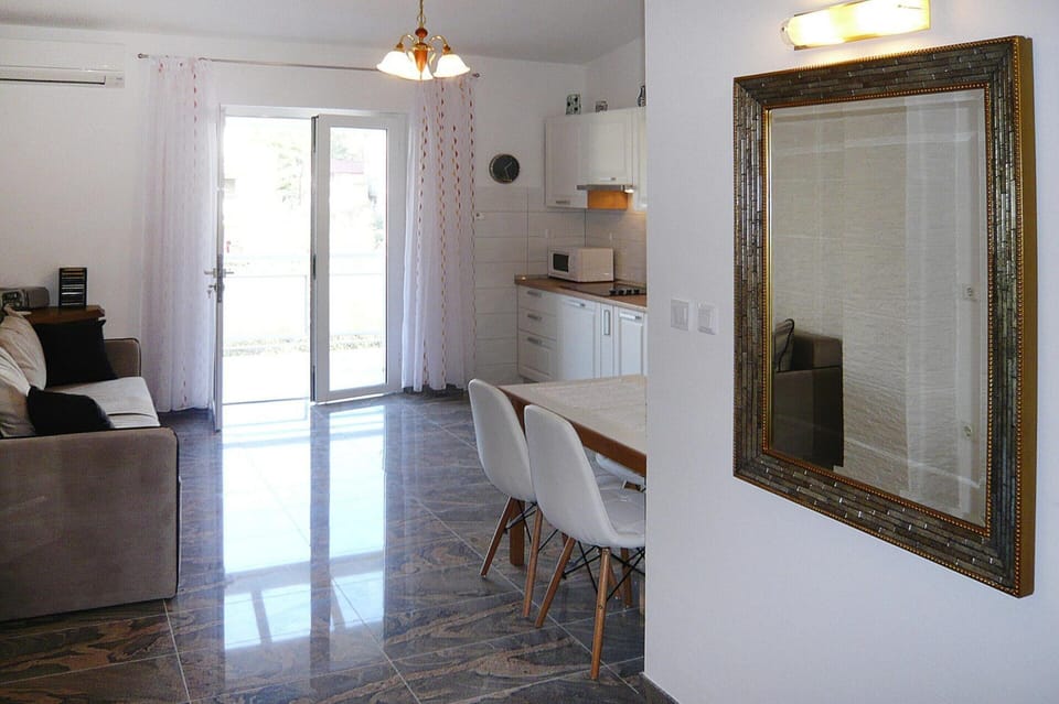 Apartment | Dining