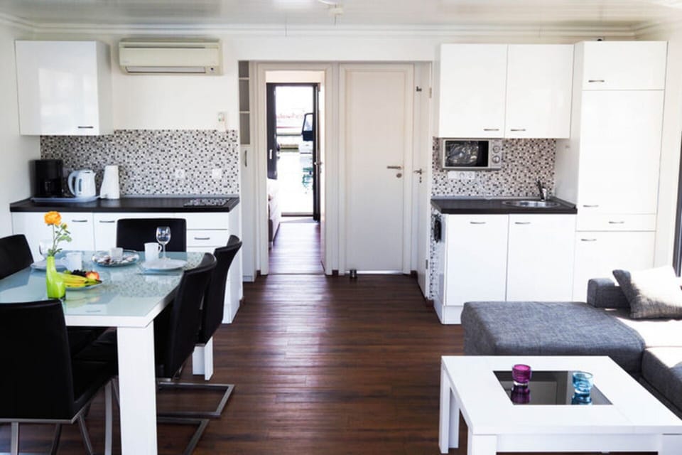 Mobile Home | Private kitchen | Highchair