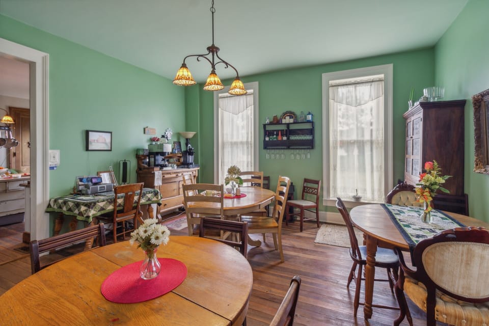 Room, 1 Bedroom | Dining