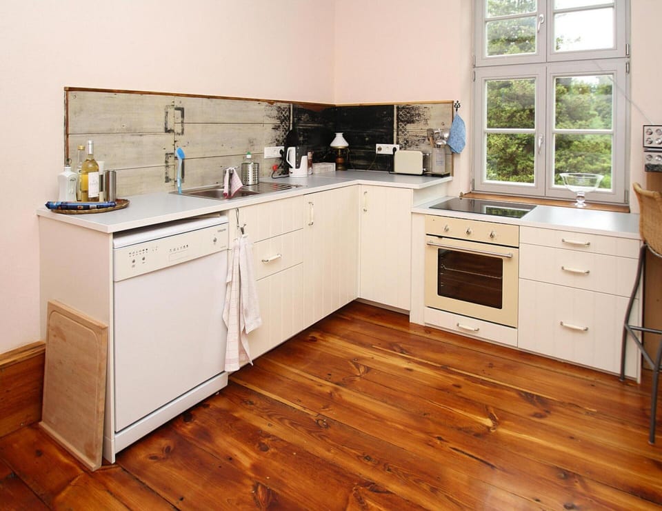 Apartment | Private kitchen | Electric kettle, toaster