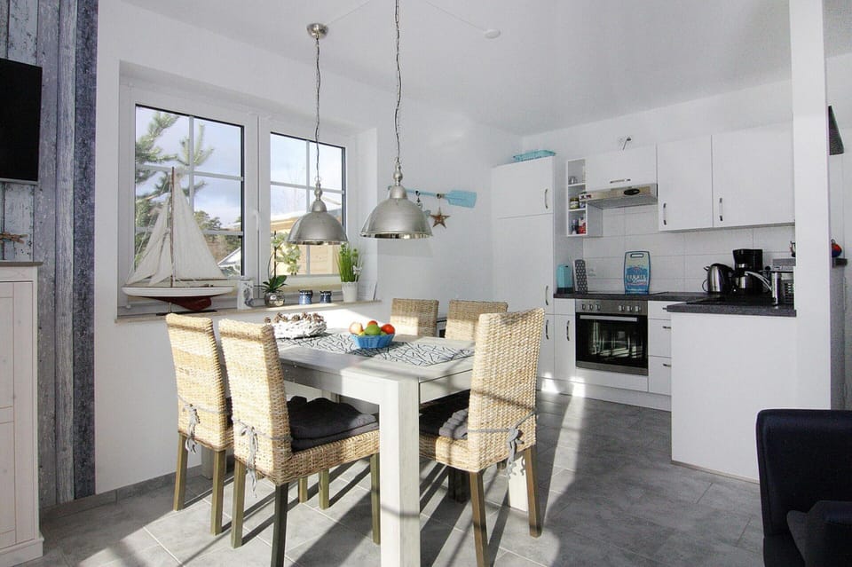 House | Private kitchen | Electric kettle, toaster, highchair