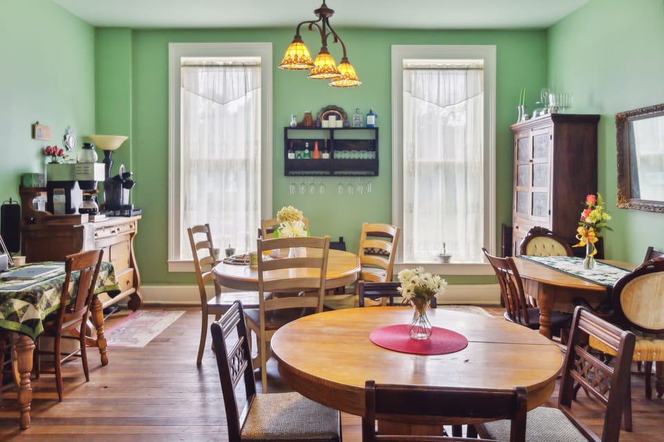 Room, 1 Bedroom | Dining