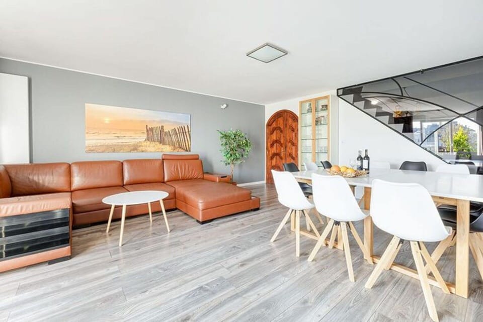House | Dining
